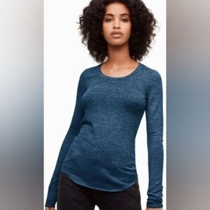 Wilfred Free M medium blue long sleeve Top Aritzia stretch comfort